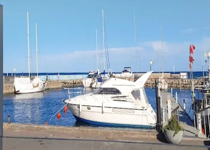 6 Person In * Hadsund